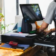 Peran Mesin Kasir dalam Kegiatan Usaha