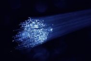 Kenapa Kabel Fiber Optik Dilapisi Serat Kaca? Ternyata Ini Rahasia Kecepatan Internet Modern